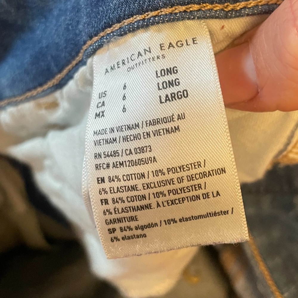 American Eagle Ripped Jean - Picture 2 of 2